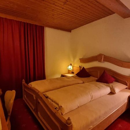 Hotel Garni Friedheim سانكت أنتون ام ارلبرغ الغرفة الصورة